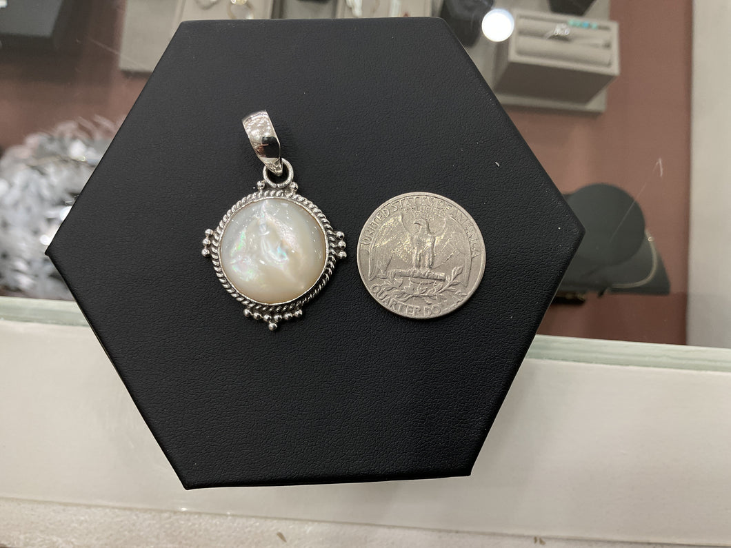 MOP SS circle pendant
