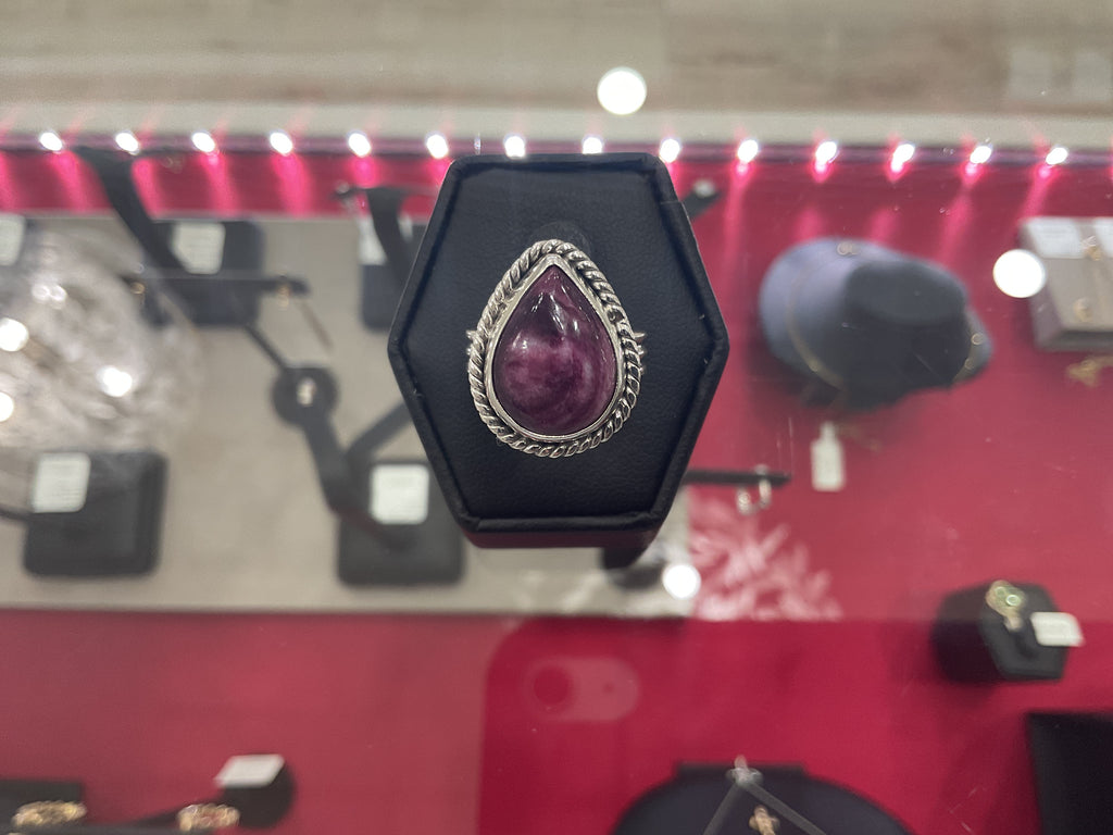 Purple Spiny Oyster Teardrop Ring
