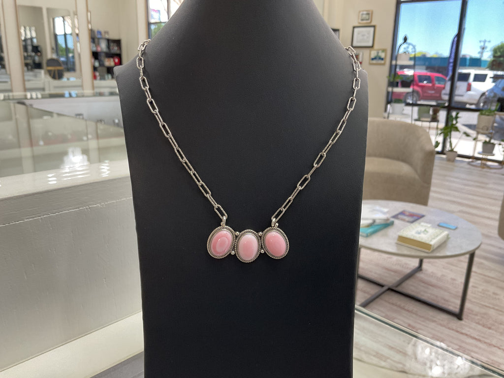 Pink Conch Three Oval Necklace