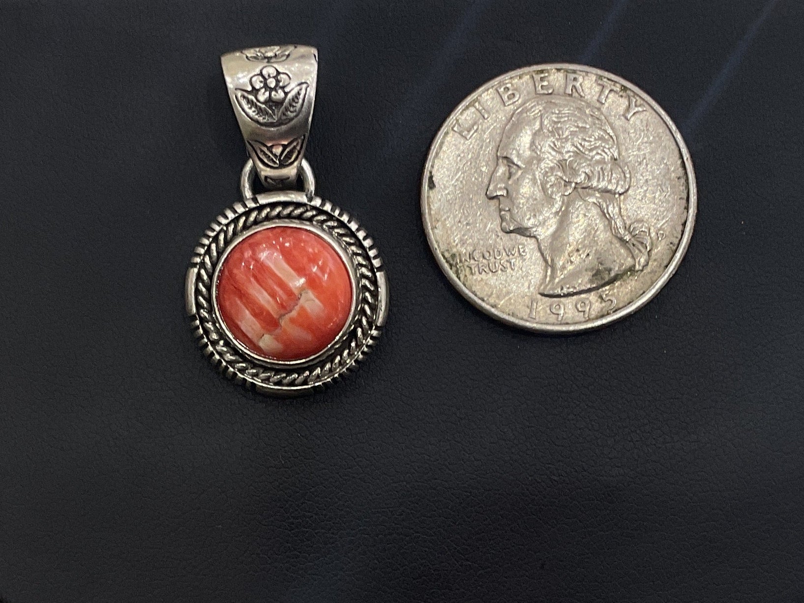Red Spiny Oyster Circle Pendant