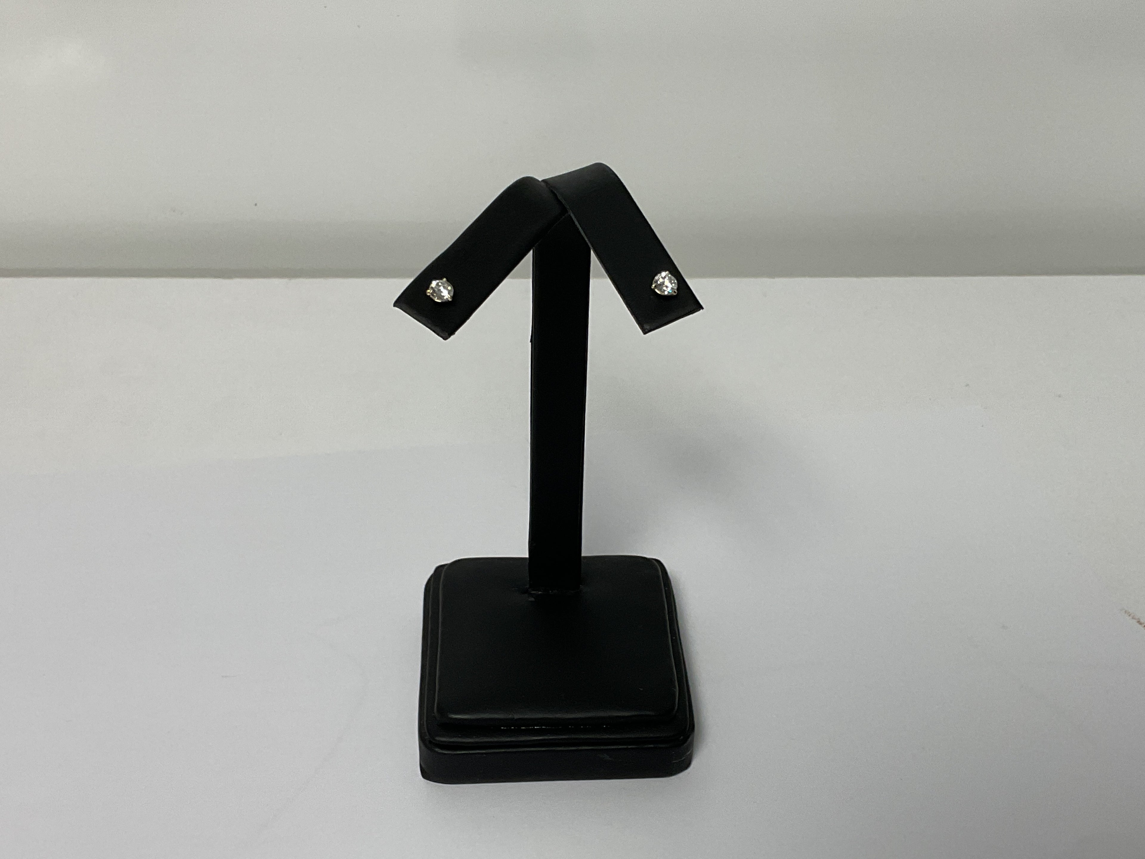 14KY 1/2CT LG 3-PRONG stud earrings