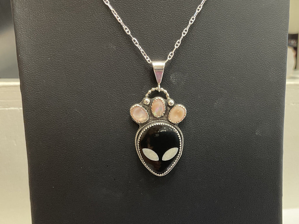 Quora the Queen Alien Necklace