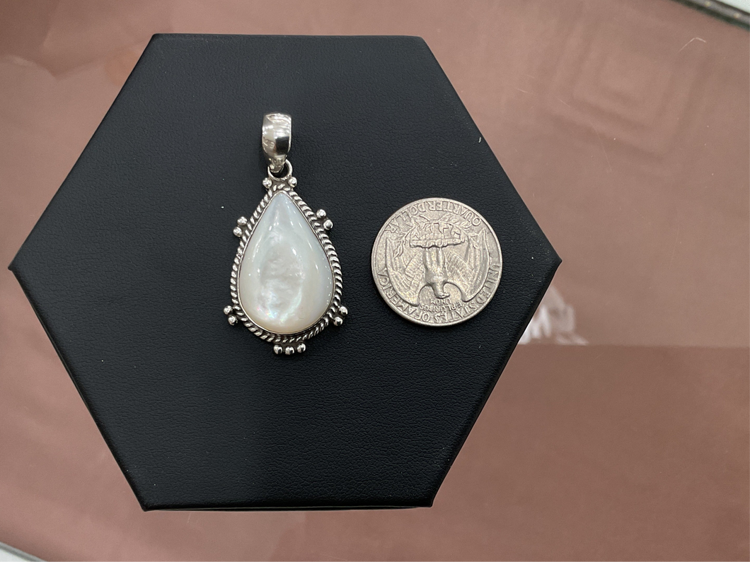 MOP SS pendant