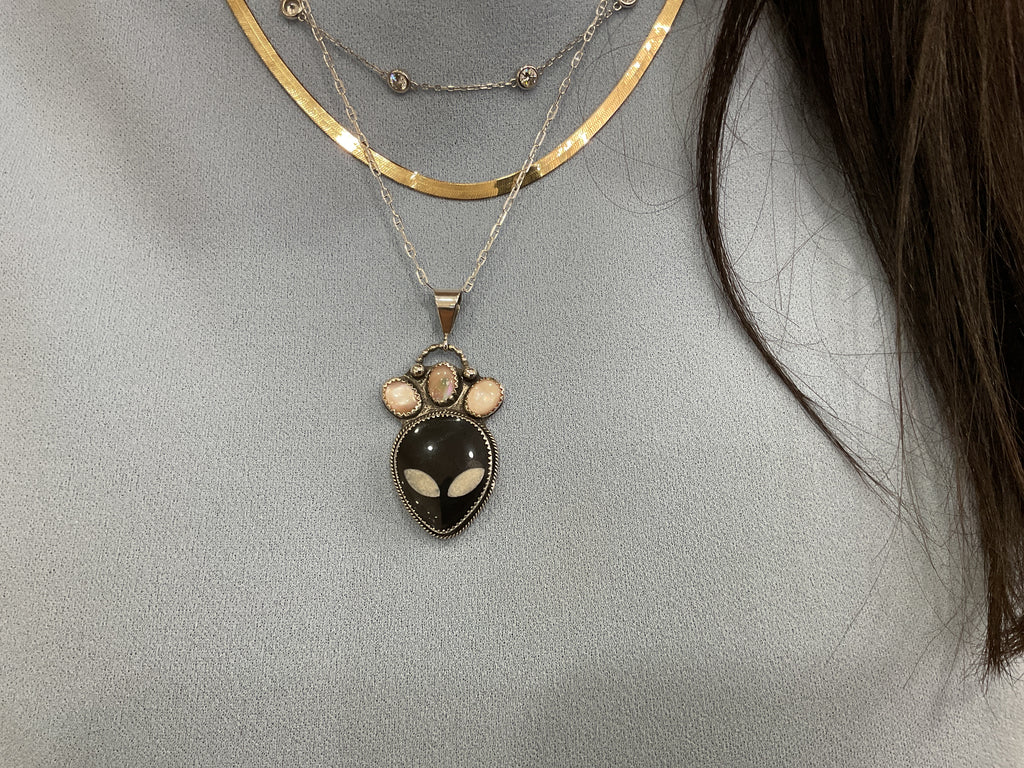 Quora the Queen Alien Necklace