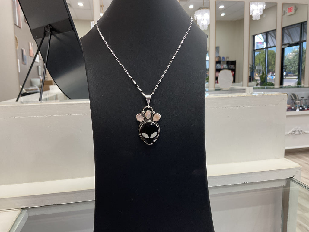 Quora the Queen Alien Necklace
