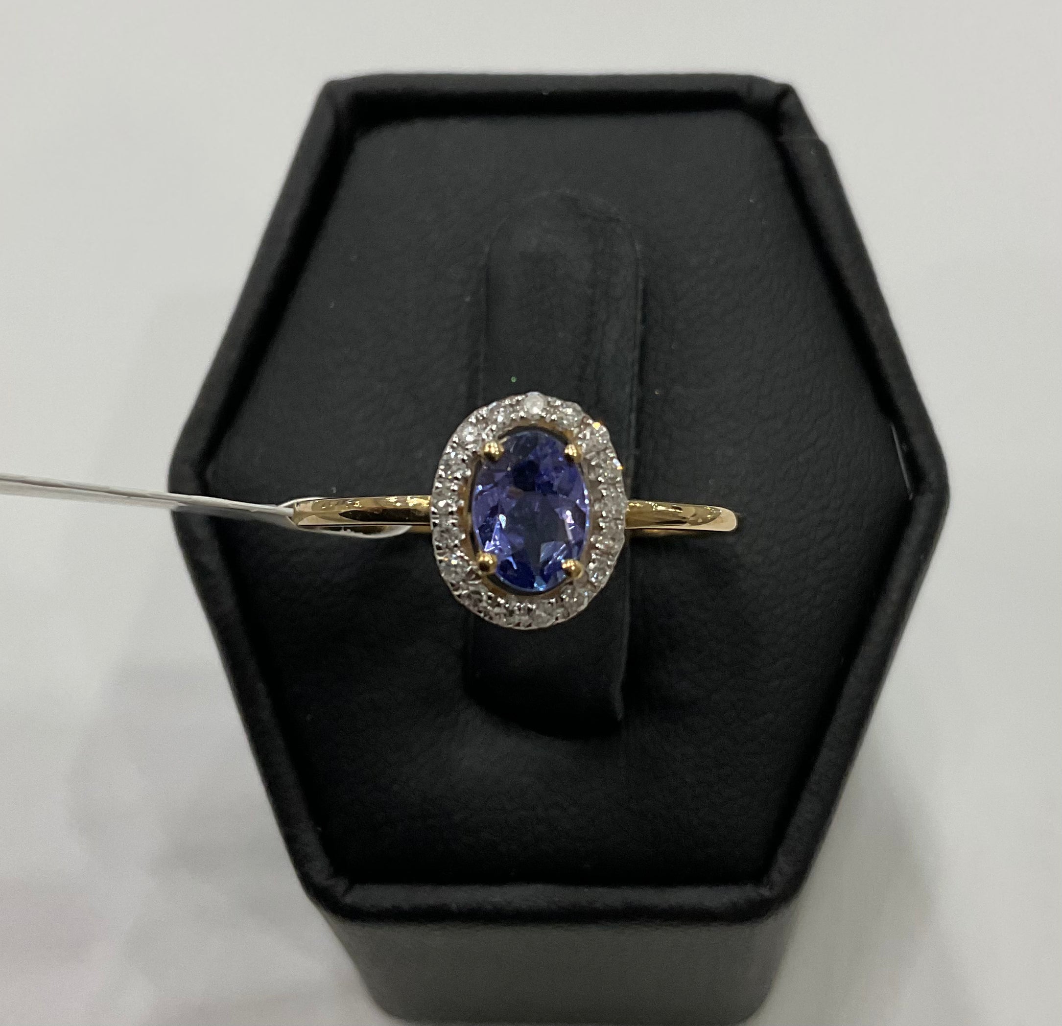 10KY Gold and Tanzanite Ring