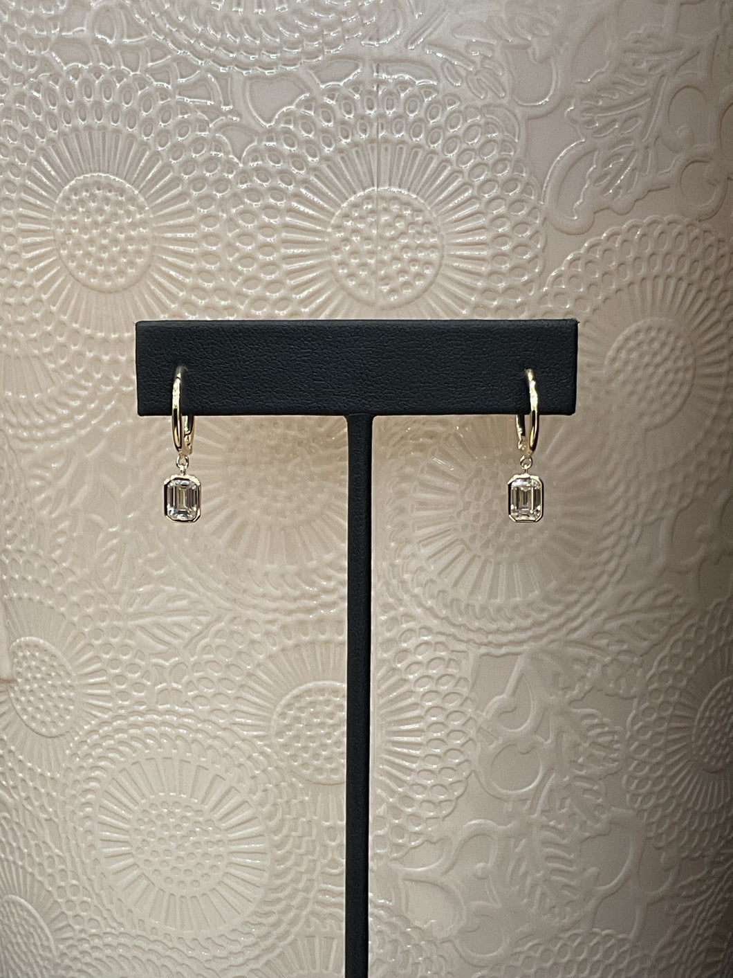 14KY Solitare Huggy Drop Earrings